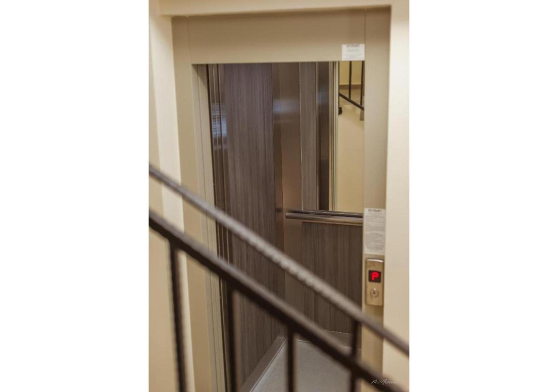 Luxury Apartment بيتستِ المظهر الخارجي الصورة