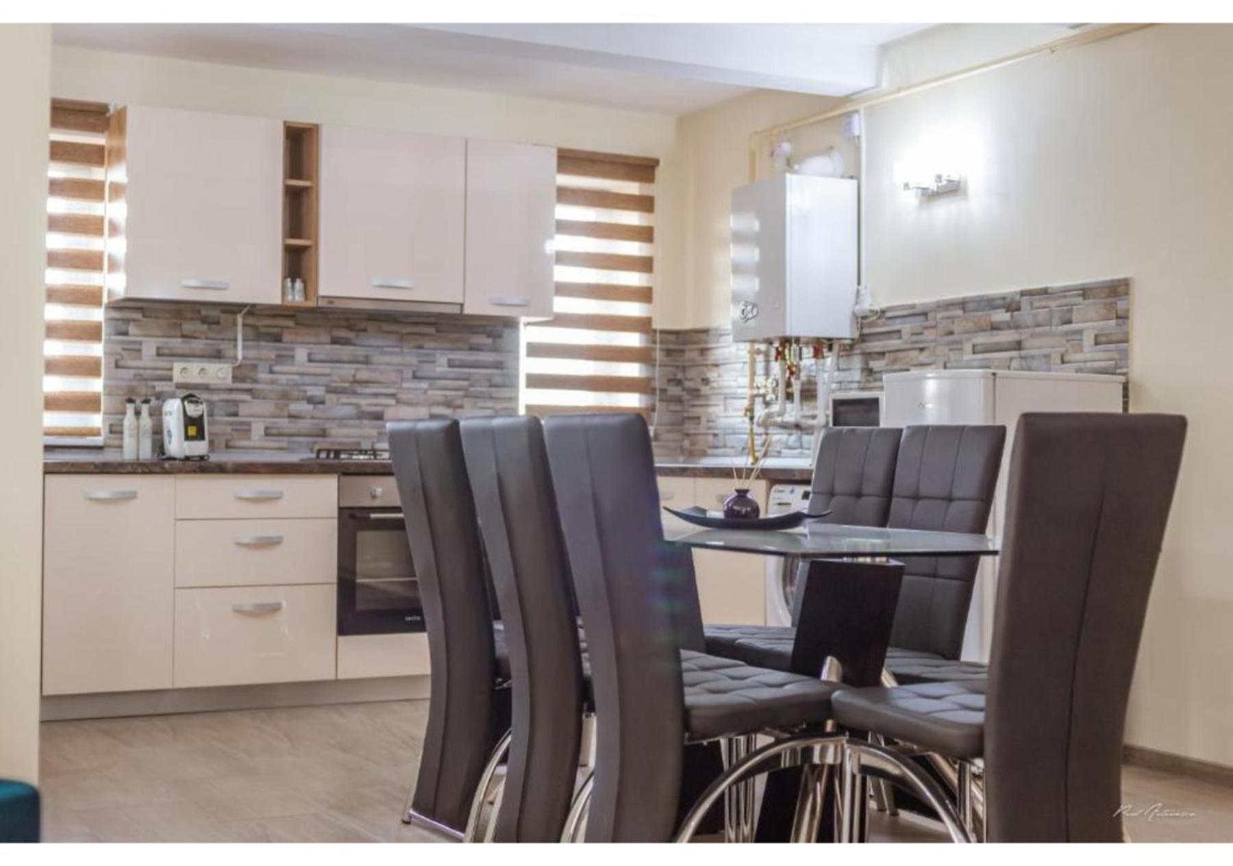 Luxury Apartment بيتستِ المظهر الخارجي الصورة