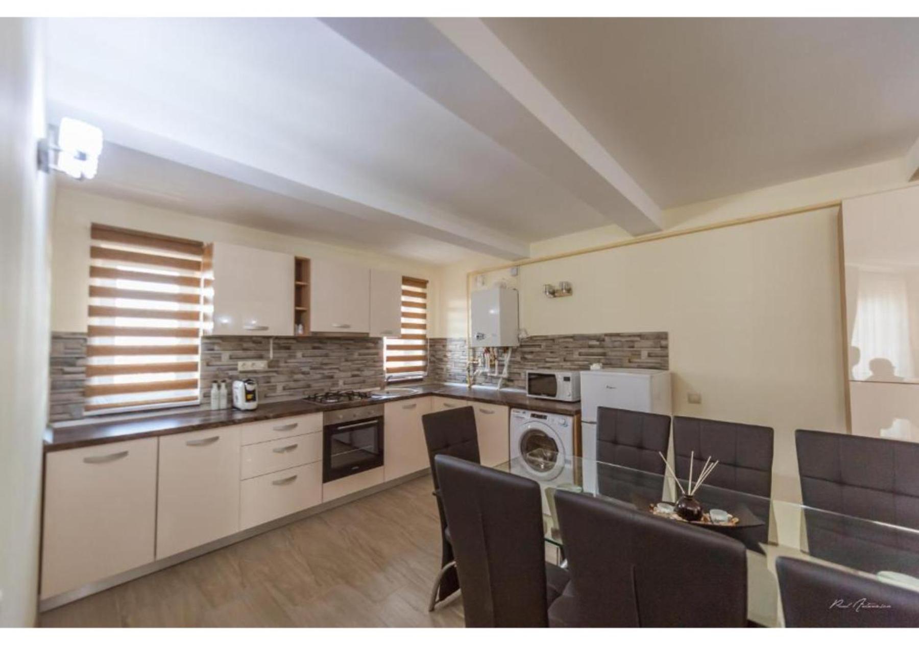 Luxury Apartment بيتستِ المظهر الخارجي الصورة